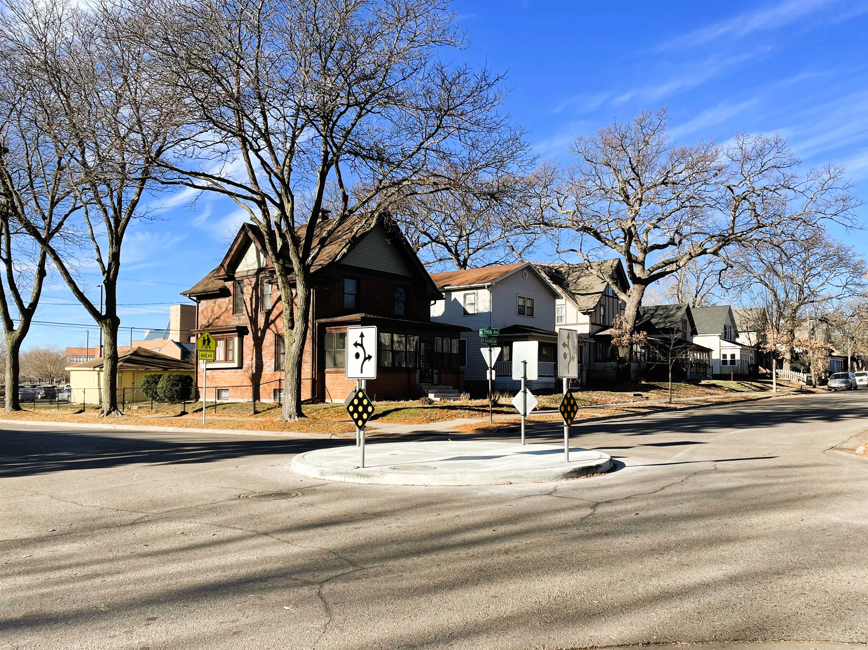 Traffic circle at 29th & Girard Ave N Traffic circle at 29th & Girard Ave N